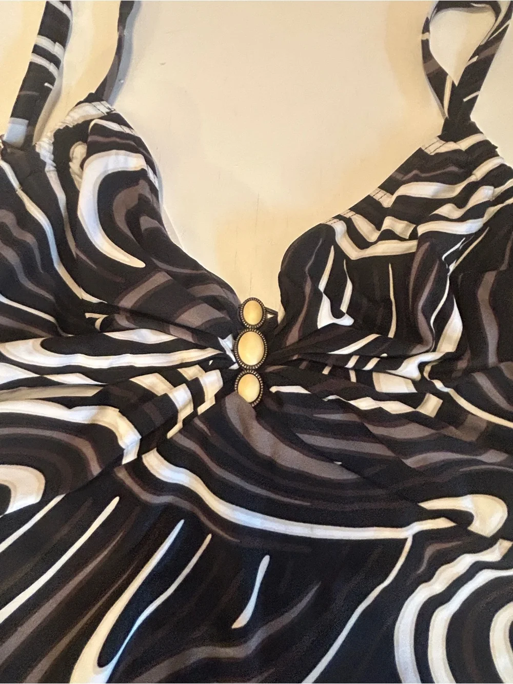 Coco Reef Black White Abstract Swirl One Piece Swimsuit 38D Bra Sized NWT - Picture 5 of 7